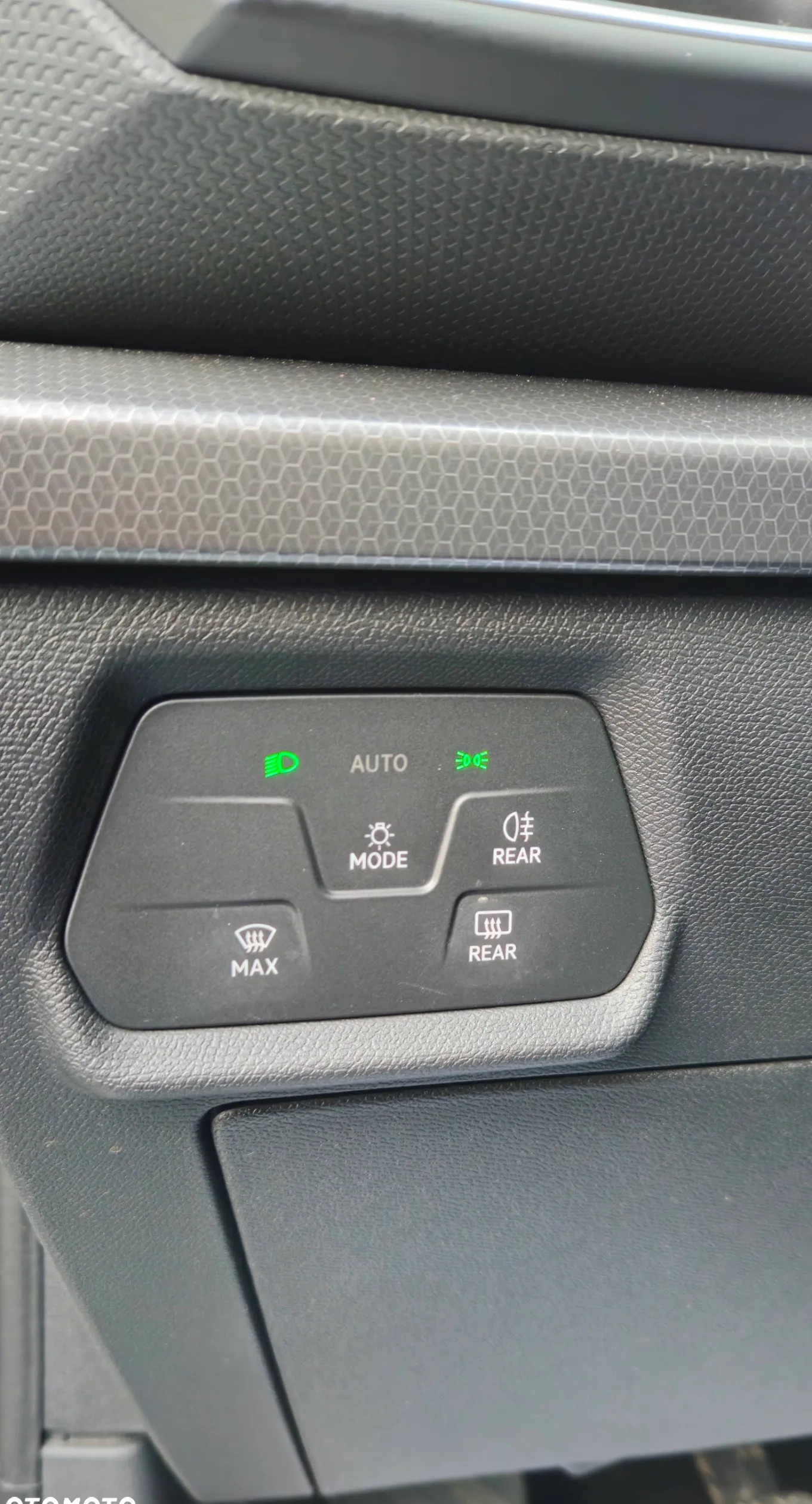 Seat Leon cena 62800 przebieg: 188287, rok produkcji 2020 z Ryki małe 742